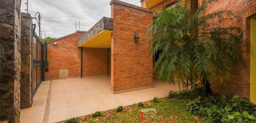 A0102 ALQUILO RESIDENCIA EN BARRIO SAN VICENTE, ZONA AVDA. FÉLIX BOGADO
