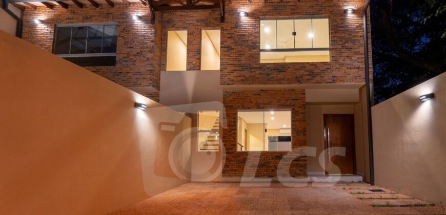 0181 DUPLEX EN LAMBARÉ, ZONA YACHT Y GOLF CLUB