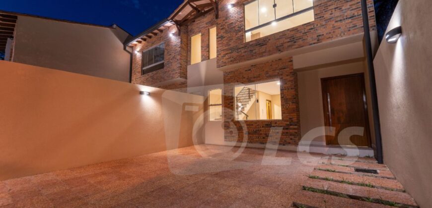 0181 DUPLEX EN LAMBARÉ, ZONA YACHT Y GOLF CLUB