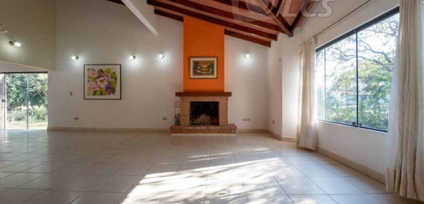 A0198 ALQUILO CASA EN LAMBARÉ, CONDOMINIO PLAZA DE LOS MANGOS