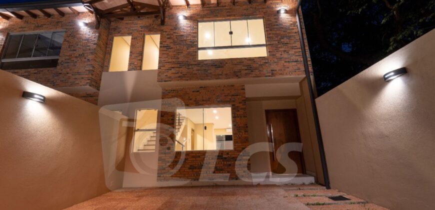 0181 DUPLEX EN LAMBARÉ, ZONA YACHT Y GOLF CLUB