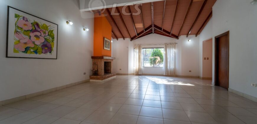 A0198 ALQUILO CASA EN LAMBARÉ, CONDOMINIO PLAZA DE LOS MANGOS