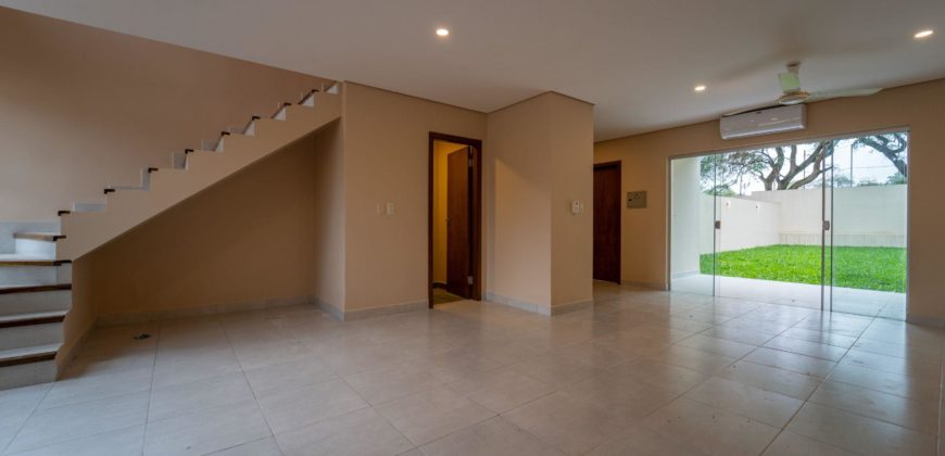 0181 DUPLEX EN LAMBARÉ, ZONA YACHT Y GOLF CLUB