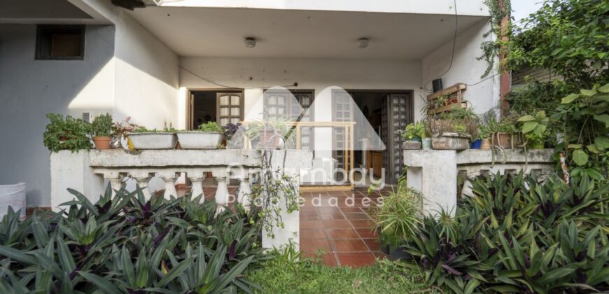 0233 CASA EN BARRIO VILLA MORRA, ZONA AVDA. SAN MARTÍN