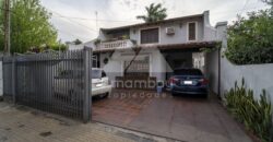 0233 CASA EN BARRIO VILLA MORRA, ZONA AVDA. SAN MARTÍN