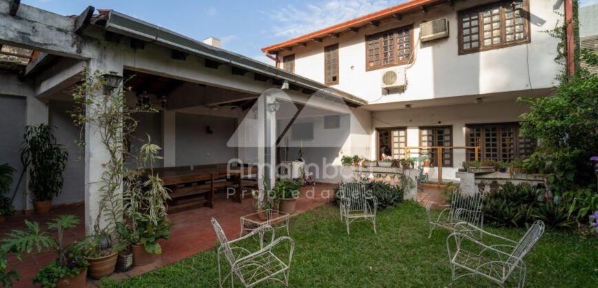 0233 CASA EN BARRIO VILLA MORRA, ZONA AVDA. SAN MARTÍN