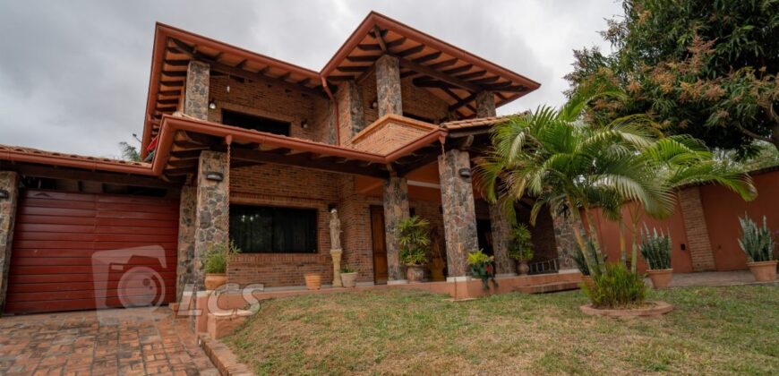 0214 CASA EN LAMBARE, ZONA HOSPITAL DEL CORAZÓN