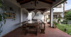 0233 CASA EN BARRIO VILLA MORRA, ZONA AVDA. SAN MARTÍN