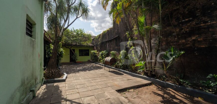 0216 CASA EN BARRIO LA ENCARNACIÓN, ZONA AVDA. COLÓN