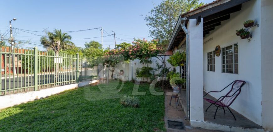 0242 CASA EN LAMBARÉ, BARRIO VALLE APU´A