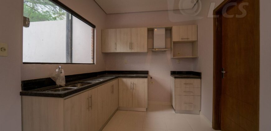0235 DÚPLEX A ESTRENAR EN LAMBARÉ, ZONA YACHT Y GOLF CLUB