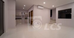 0235 DÚPLEX A ESTRENAR EN LAMBARÉ, ZONA YACHT Y GOLF CLUB