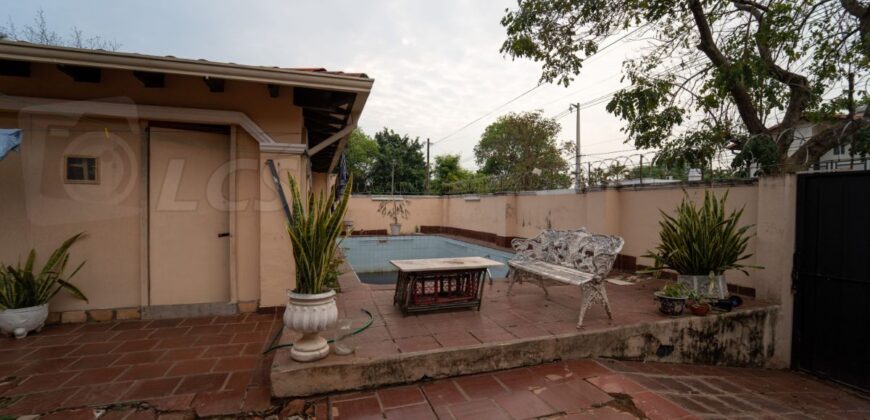 0228 CASA EN LAMBARÉ, BARRIO KENNEDY