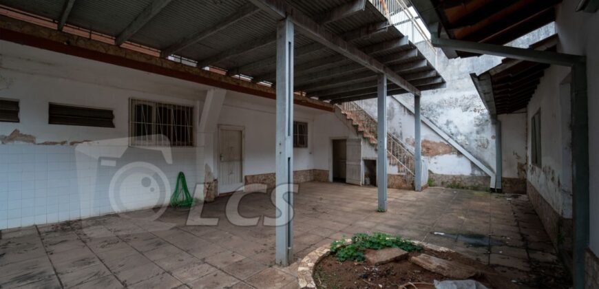 0238 CASA Y SALONES COMERCIALES EN FERNANDO DE LA MORA, ZONA MERCADO DE ABASTO