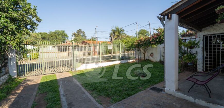 0242 CASA EN LAMBARÉ, BARRIO VALLE APU´A
