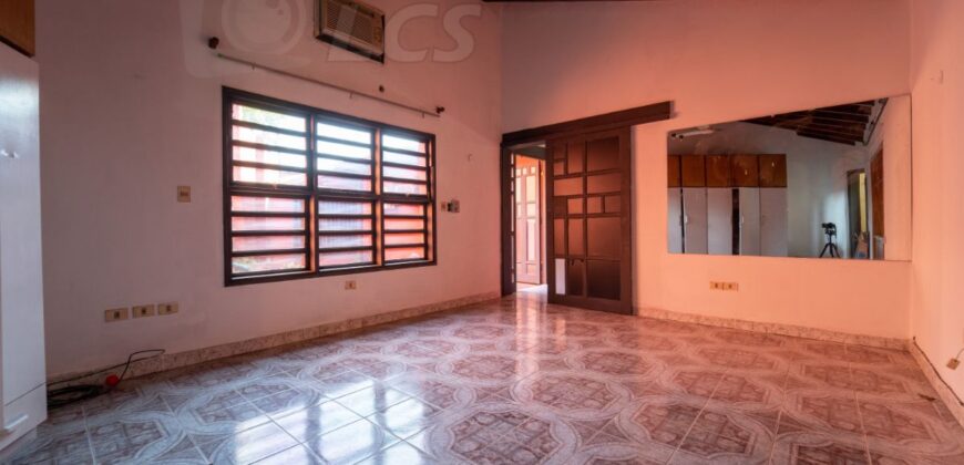 0222 CASA EN BARRIO HERRERA, ZONA AVDA. SANTA TERESA