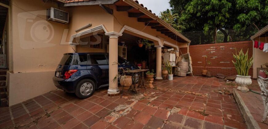 0228 CASA EN LAMBARÉ, BARRIO KENNEDY