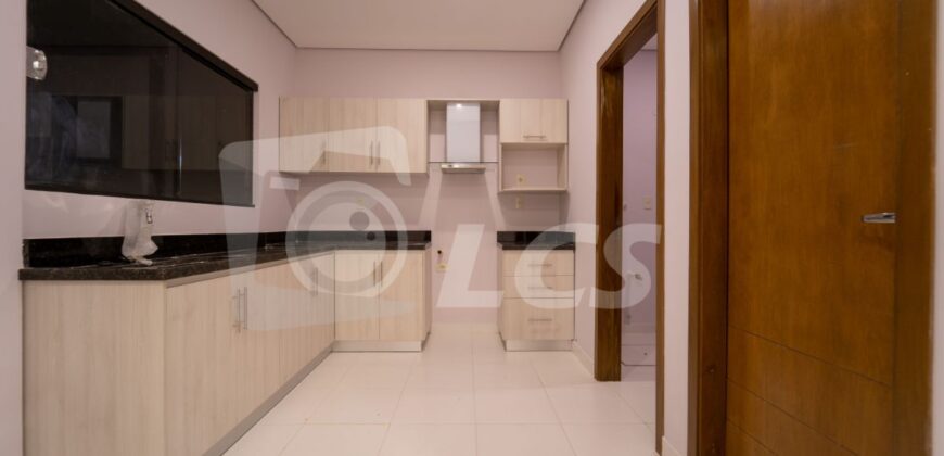 0235 DÚPLEX A ESTRENAR EN LAMBARÉ, ZONA YACHT Y GOLF CLUB