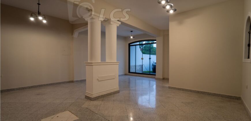 A0210 ALQUILO CASA EN LAMBARÉ, BARRIO KENNEDY