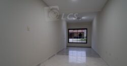 A0210 ALQUILO CASA EN LAMBARÉ, BARRIO KENNEDY