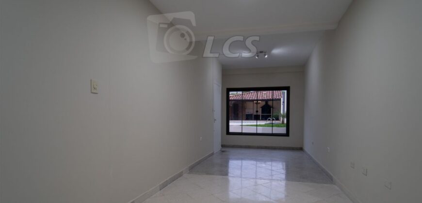 A0210 ALQUILO CASA EN LAMBARÉ, BARRIO KENNEDY