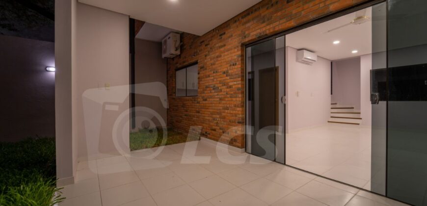 0235 DÚPLEX A ESTRENAR EN LAMBARÉ, ZONA YACHT Y GOLF CLUB