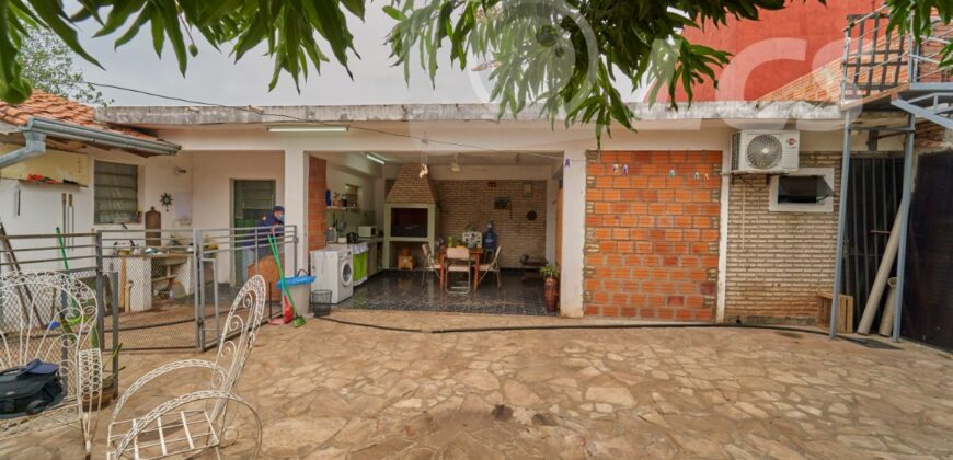 0242 CASA EN LAMBARÉ, BARRIO VALLE APU´A