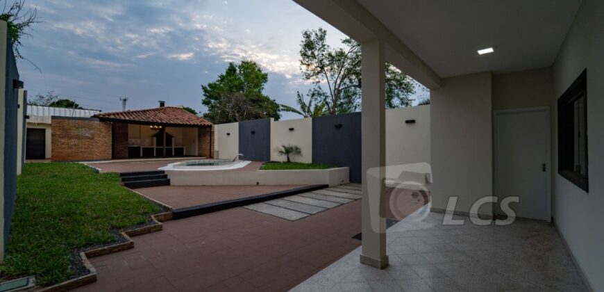 A0210 ALQUILO CASA EN LAMBARÉ, BARRIO KENNEDY