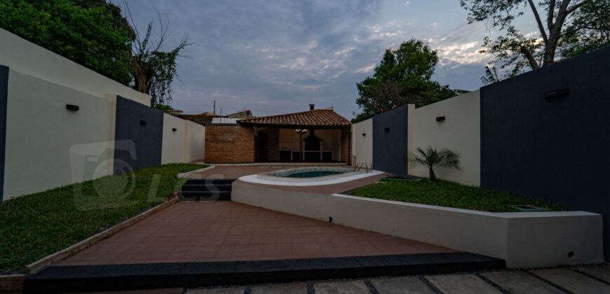 A0210 ALQUILO CASA EN LAMBARÉ, BARRIO KENNEDY