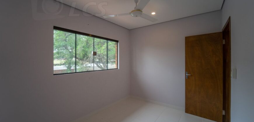 0235 DÚPLEX A ESTRENAR EN LAMBARÉ, ZONA YACHT Y GOLF CLUB