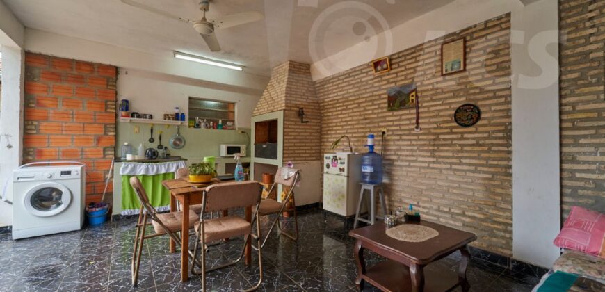 0242 CASA EN LAMBARÉ, BARRIO VALLE APU´A