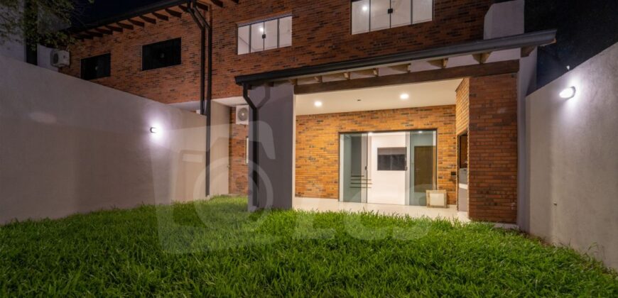 0235 DÚPLEX A ESTRENAR EN LAMBARÉ, ZONA YACHT Y GOLF CLUB