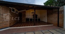 A0210 ALQUILO CASA EN LAMBARÉ, BARRIO KENNEDY