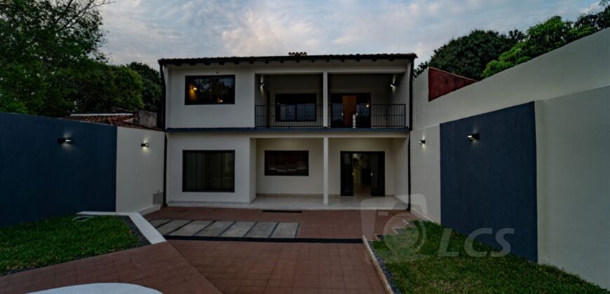 A0210 ALQUILO CASA EN LAMBARÉ, BARRIO KENNEDY