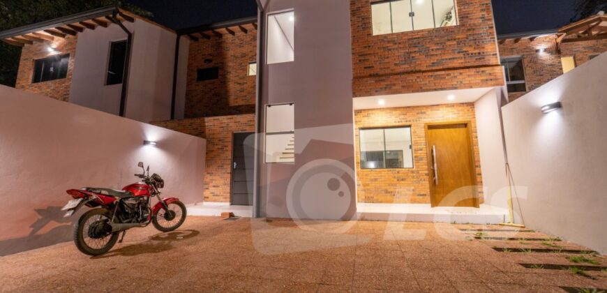 0235 DÚPLEX A ESTRENAR EN LAMBARÉ, ZONA YACHT Y GOLF CLUB