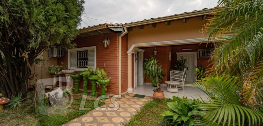 0228 CASA EN LAMBARÉ, BARRIO KENNEDY