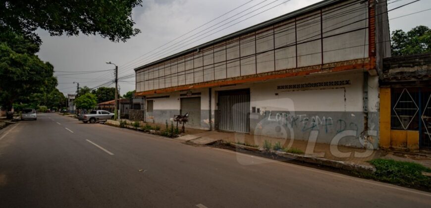 0238 CASA Y SALONES COMERCIALES EN FERNANDO DE LA MORA, ZONA MERCADO DE ABASTO