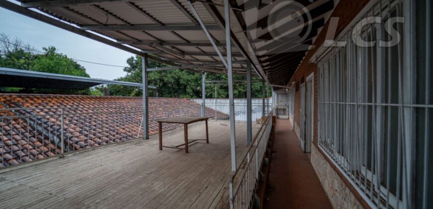 0238 CASA Y SALONES COMERCIALES EN FERNANDO DE LA MORA, ZONA MERCADO DE ABASTO