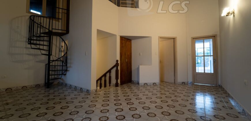 A0210 ALQUILO CASA EN LAMBARÉ, BARRIO KENNEDY