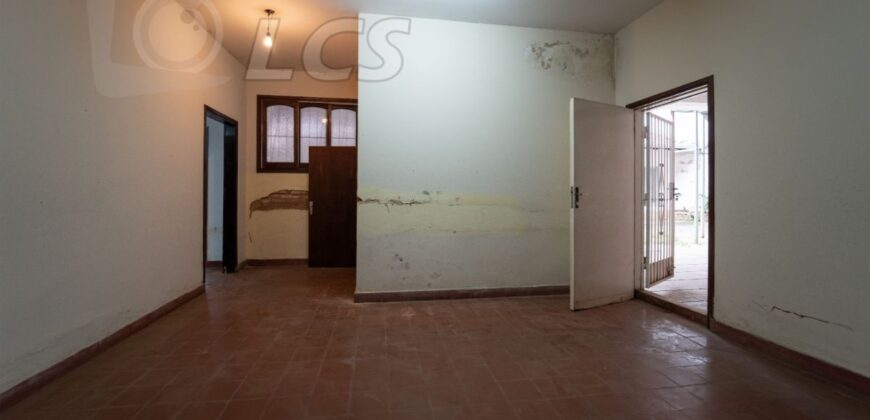 0238 CASA Y SALONES COMERCIALES EN FERNANDO DE LA MORA, ZONA MERCADO DE ABASTO