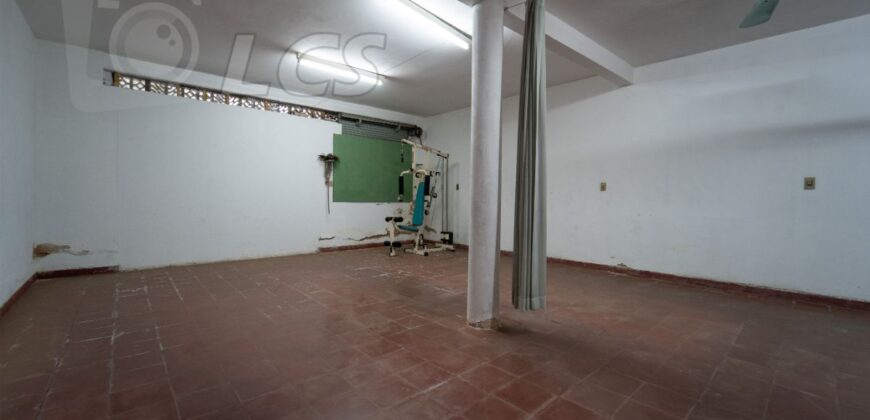 0238 CASA Y SALONES COMERCIALES EN FERNANDO DE LA MORA, ZONA MERCADO DE ABASTO