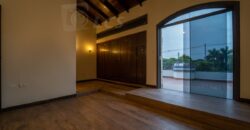 A0210 ALQUILO CASA EN LAMBARÉ, BARRIO KENNEDY