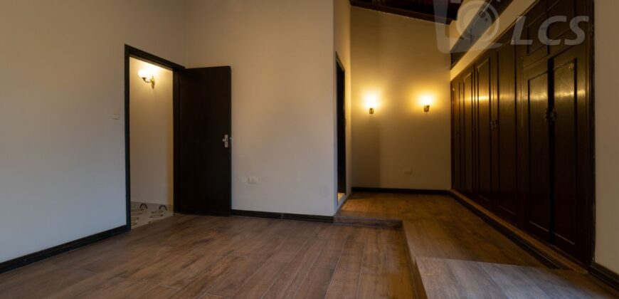 A0210 ALQUILO CASA EN LAMBARÉ, BARRIO KENNEDY