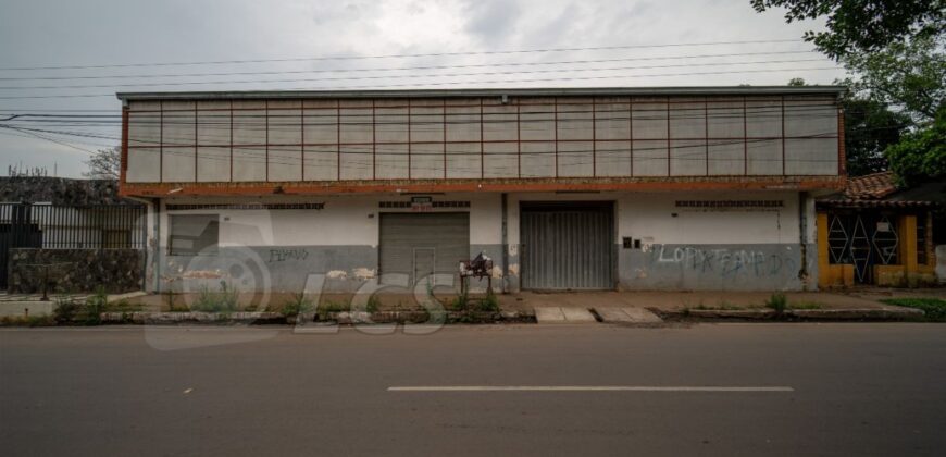 0238 CASA Y SALONES COMERCIALES EN FERNANDO DE LA MORA, ZONA MERCADO DE ABASTO