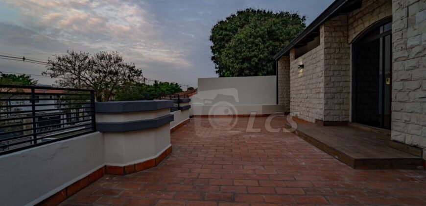 A0210 ALQUILO CASA EN LAMBARÉ, BARRIO KENNEDY