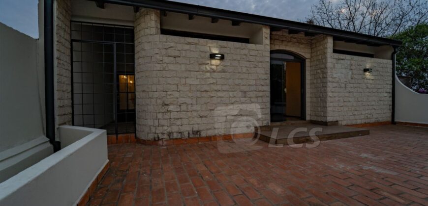 A0210 ALQUILO CASA EN LAMBARÉ, BARRIO KENNEDY