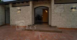 A0210 ALQUILO CASA EN LAMBARÉ, BARRIO KENNEDY