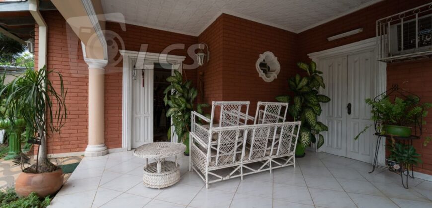 0228 CASA EN LAMBARÉ, BARRIO KENNEDY