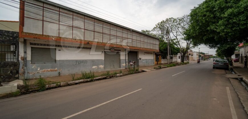 0238 CASA Y SALONES COMERCIALES EN FERNANDO DE LA MORA, ZONA MERCADO DE ABASTO