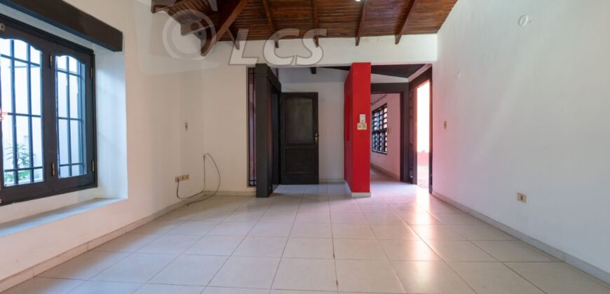 0222 CASA EN BARRIO HERRERA, ZONA AVDA. SANTA TERESA